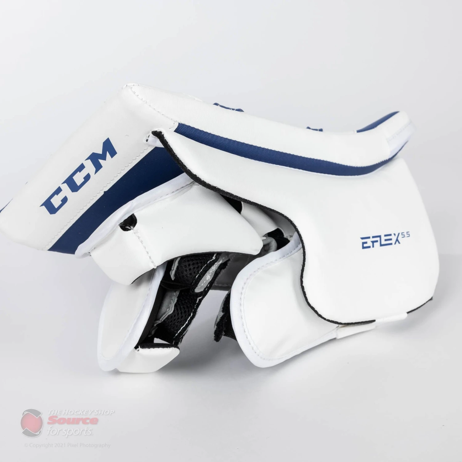 CCM Extreme Flex E5.5 Junior Goalie Blocker 3 CCM Extreme Flex E5.5 Junior Goalie Blocker - Image 3