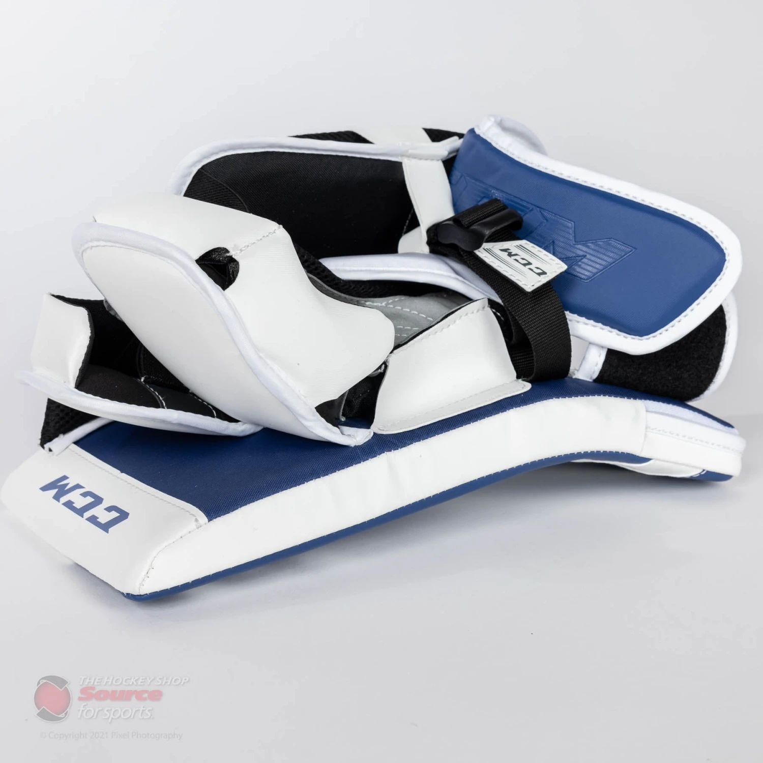 CCM Extreme Flex E5.5 Junior Goalie Blocker 5 CCM Extreme Flex E5.5 Junior Goalie Blocker - Image 5