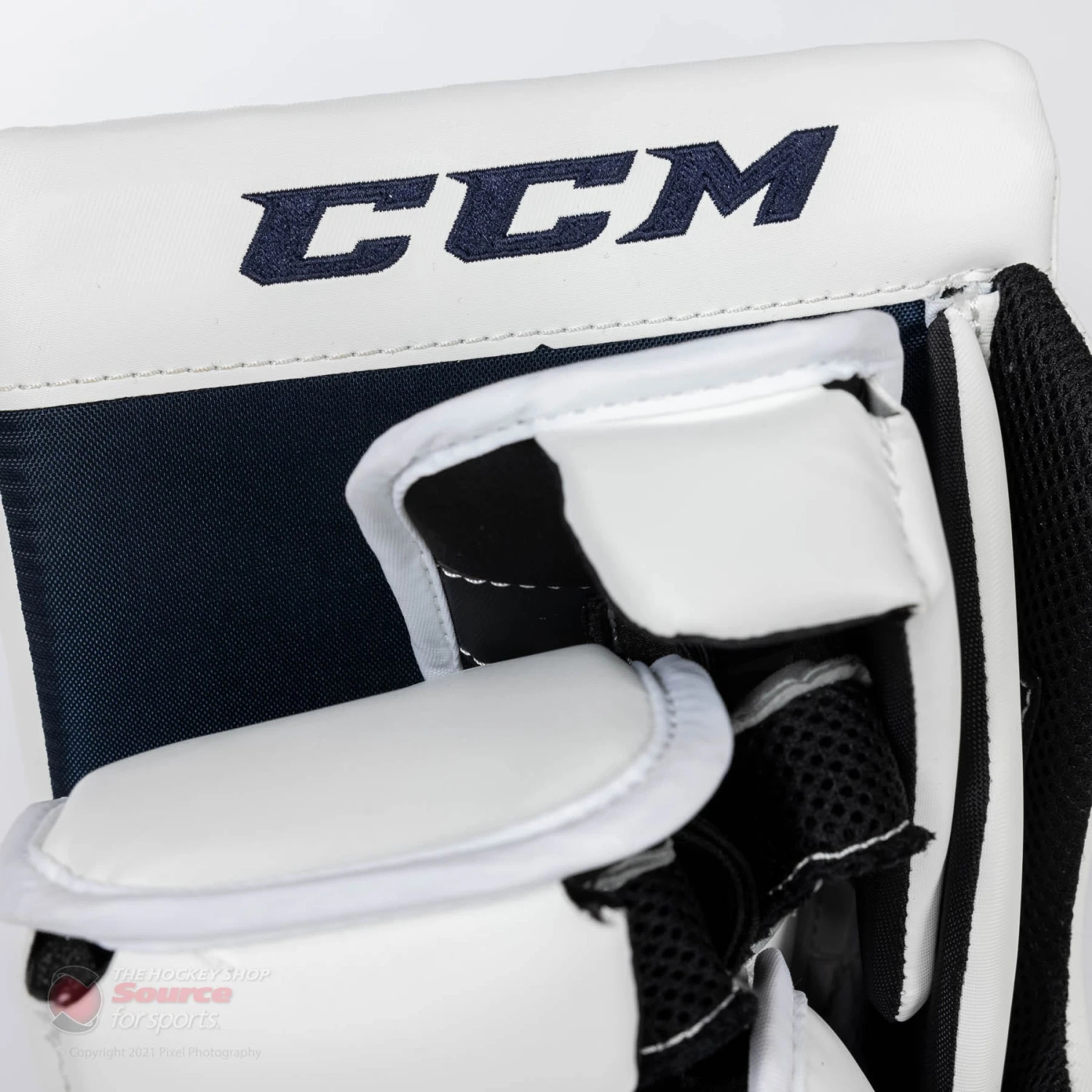 CCM Extreme Flex E5.9 Intermediate Goalie Blocker 12 CCM Extreme Flex E5.9 Intermediate Goalie Blocker - Image 12