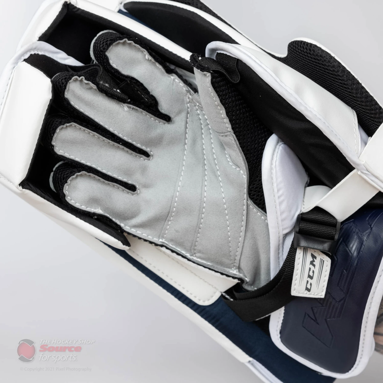 CCM Extreme Flex E5.9 Intermediate Goalie Blocker 10 CCM Extreme Flex E5.9 Intermediate Goalie Blocker - Image 10