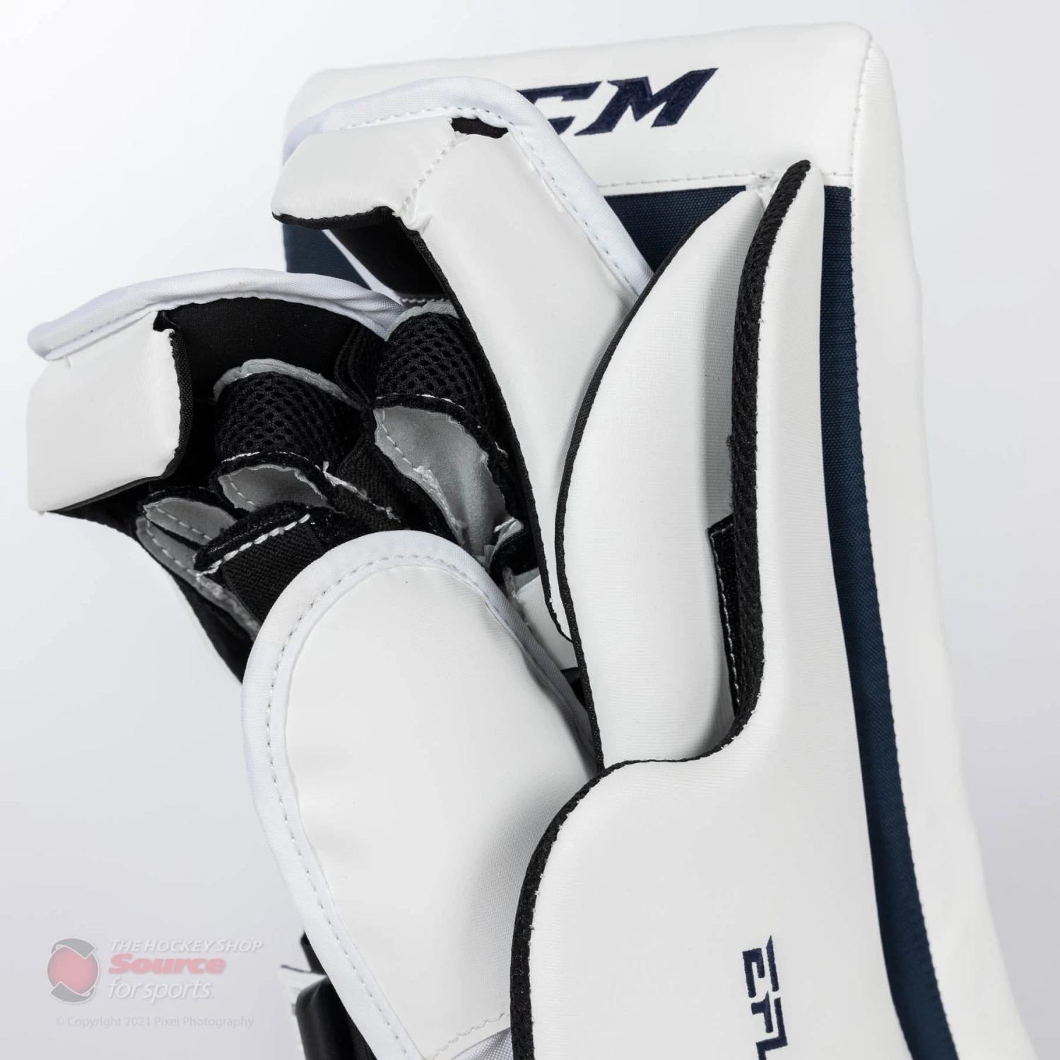 CCM Extreme Flex E5.9 Intermediate Goalie Blocker 8 CCM Extreme Flex E5.9 Intermediate Goalie Blocker - Image 8