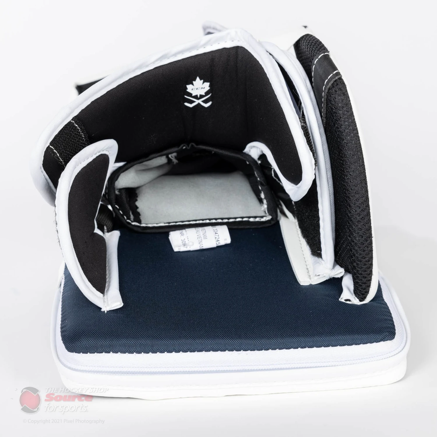 CCM Extreme Flex E5.9 Intermediate Goalie Blocker 13 CCM Extreme Flex E5.9 Intermediate Goalie Blocker - Image 13