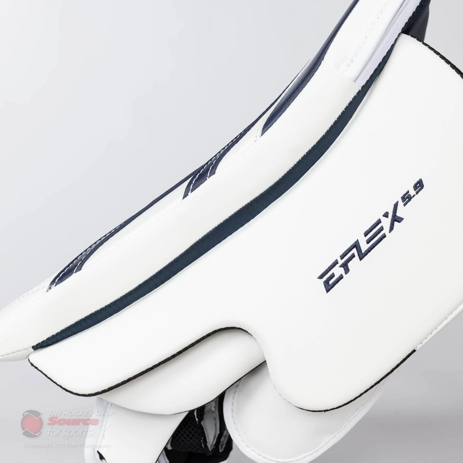 CCM Extreme Flex E5.9 Intermediate Goalie Blocker 6 CCM Extreme Flex E5.9 Intermediate Goalie Blocker - Image 6