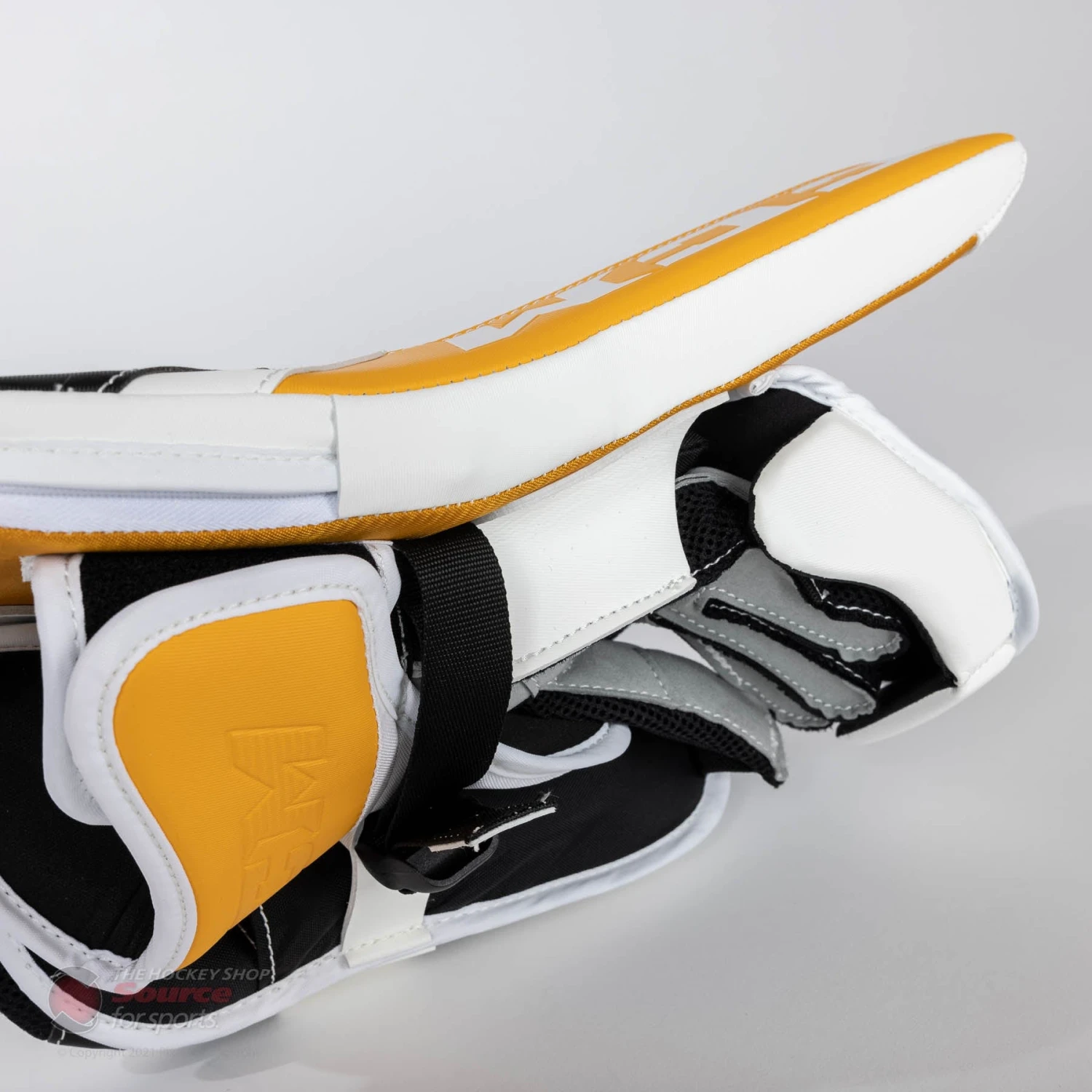 CCM Extreme Flex E5.9 Senior Goalie Blocker 5 CCM Extreme Flex E5.9 Senior Goalie Blocker - Image 5
