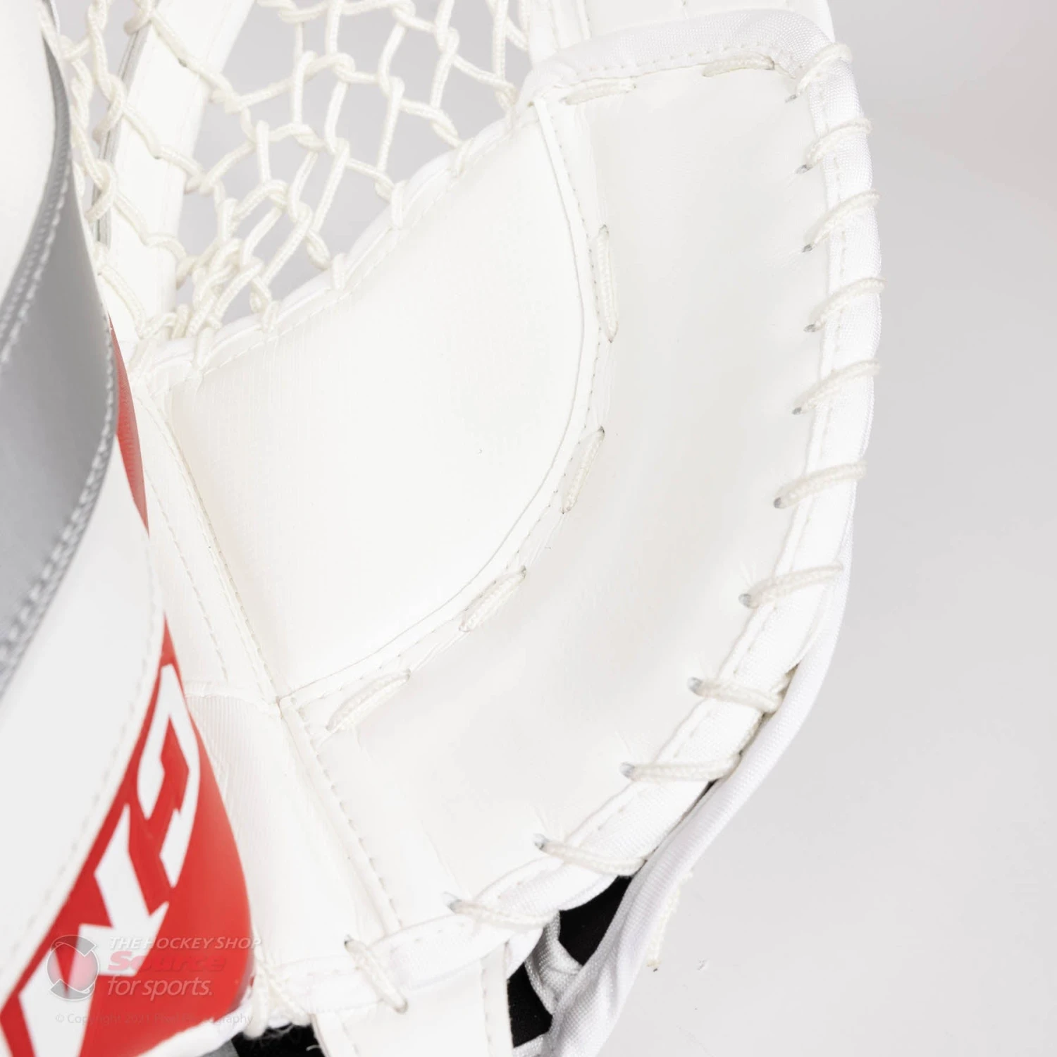 CCM Extreme Flex 5 Senior Goalie Catcher - 600 Break Angle 4 CCM Extreme Flex 5 Senior Goalie Catcher - 600 Break Angle - Image 4