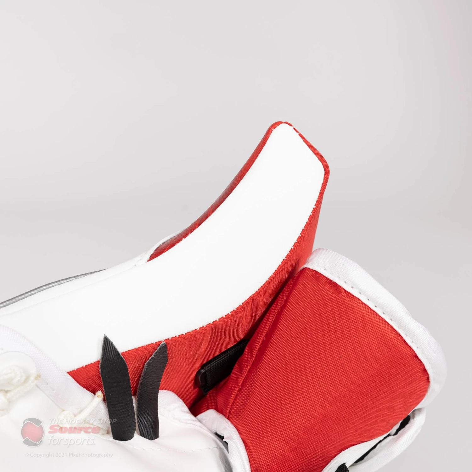 CCM Extreme Flex 5 Senior Goalie Catcher - 600 Break Angle 6 CCM Extreme Flex 5 Senior Goalie Catcher - 600 Break Angle - Image 6