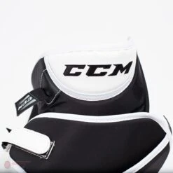 CCM Extreme Flex E4.9 Intermediate Goalie Catcher - Source Exclusive -Warrior Shop ccm catchers ccm extreme flex e4 9 intermediate goalie catcher source exclusive 5323903139906