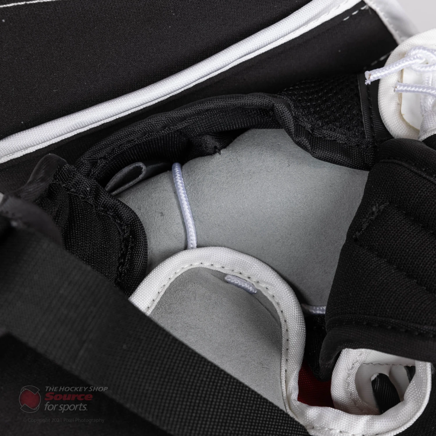 CCM Extreme Flex E5.5 Youth Goalie Catcher 11 CCM Extreme Flex E5.5 Youth Goalie Catcher - Image 11