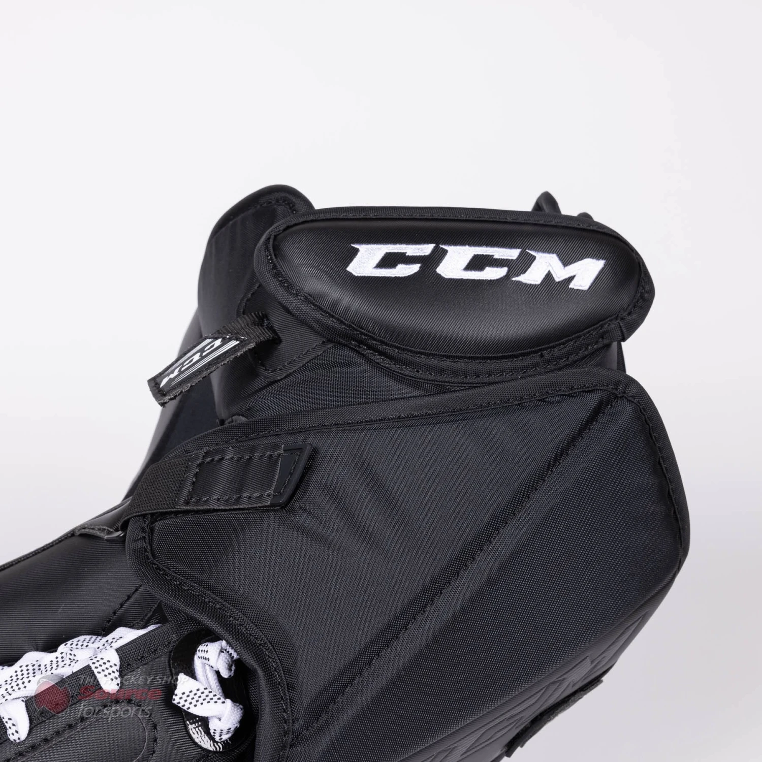CCM Extreme Flex E5.9 Senior Goalie Catcher - Source Exclusive 8 CCM Extreme Flex E5.9 Senior Goalie Catcher - Source Exclusive - Image 8