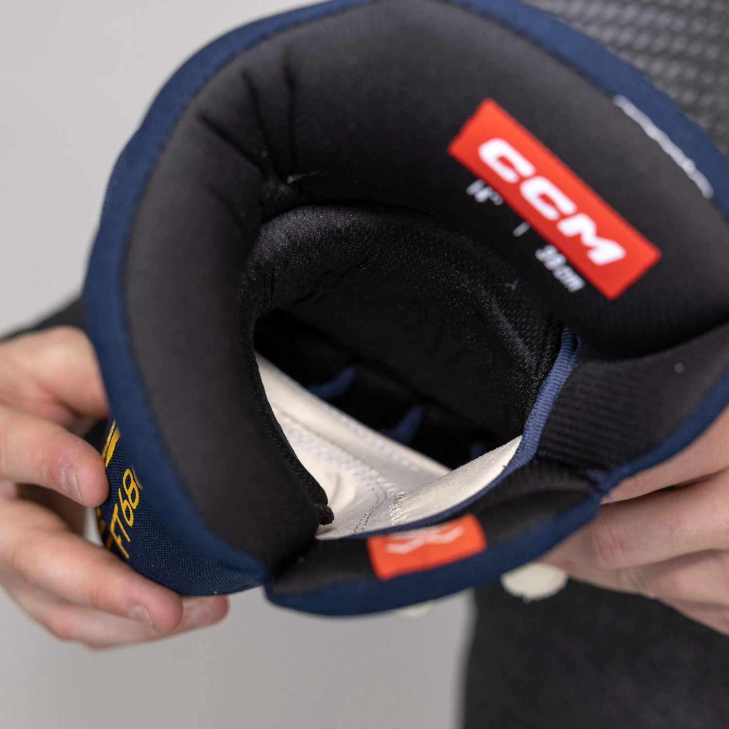 CCM Jetspeed FT680 Senior Hockey Gloves 14 CCM Jetspeed FT680 Senior Hockey Gloves - Image 14