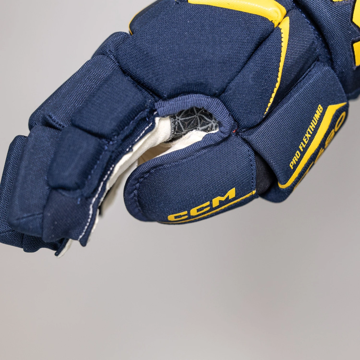 CCM Jetspeed FT680 Senior Hockey Gloves 16 CCM Jetspeed FT680 Senior Hockey Gloves - Image 16