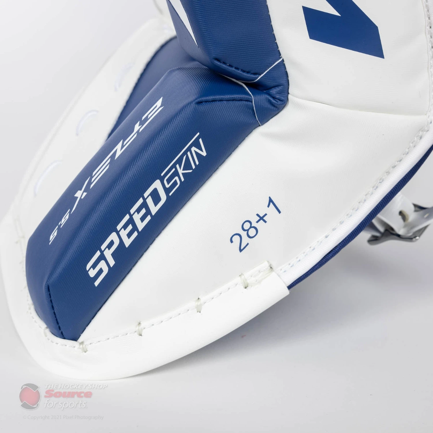 CCM Extreme Flex E5.5 Junior Goalie Leg Pads 6 CCM Extreme Flex E5.5 Junior Goalie Leg Pads - Image 6