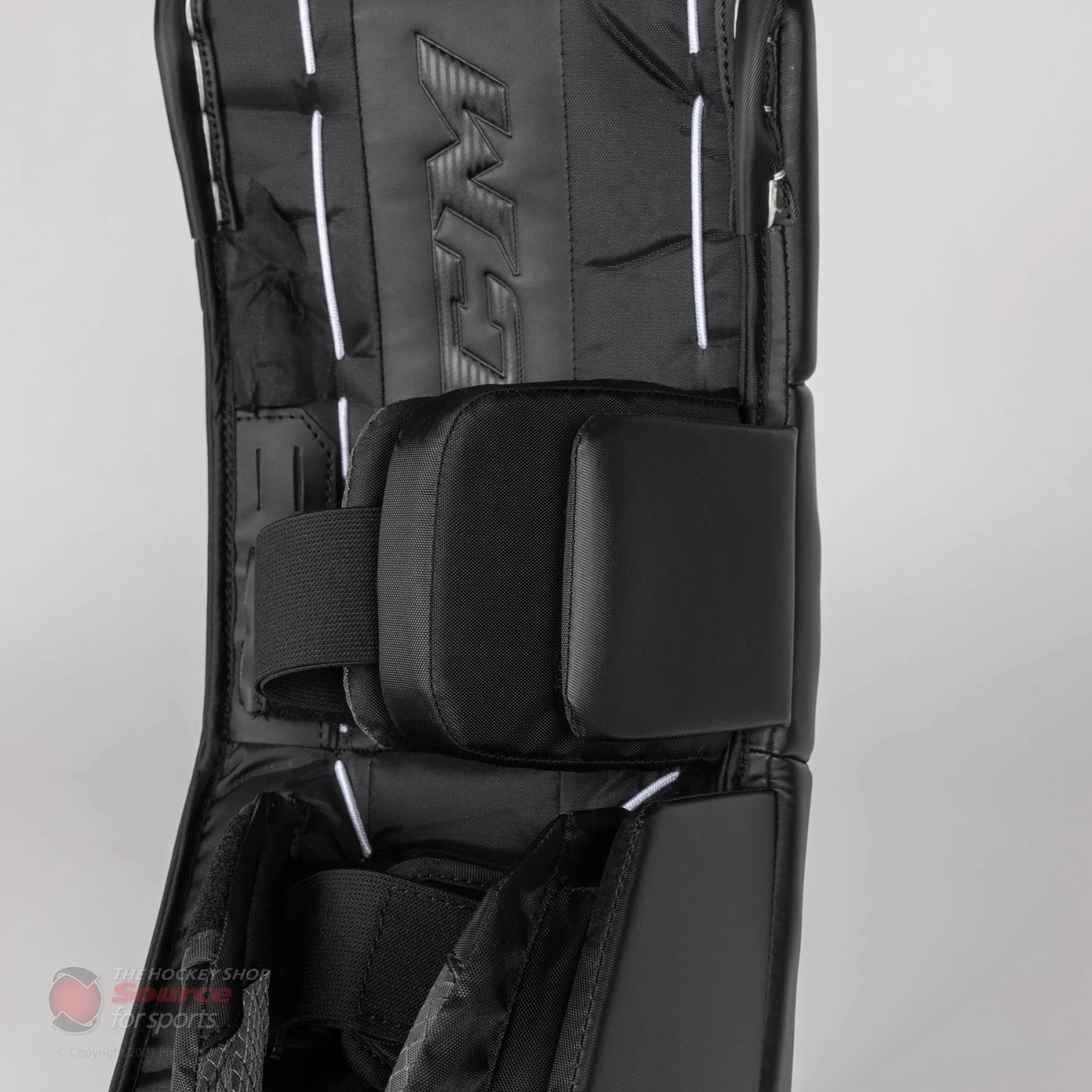 CCM Extreme Flex E5.5 Junior Goalie Leg Pads - Source Exclusive 6 CCM Extreme Flex E5.5 Junior Goalie Leg Pads - Source Exclusive - Image 6