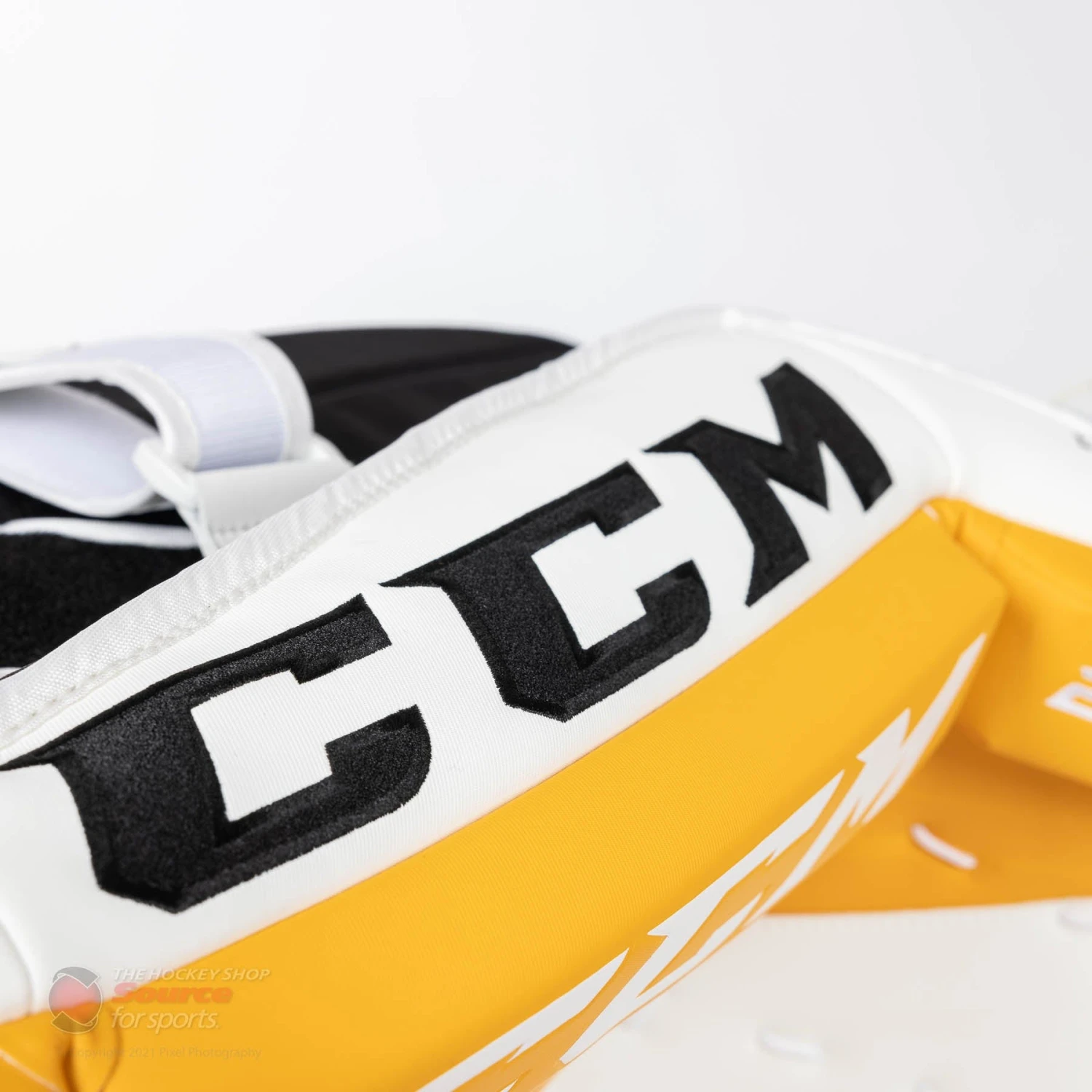 CCM Extreme Flex E5.9 Senior Goalie Leg Pads 7 CCM Extreme Flex E5.9 Senior Goalie Leg Pads - Image 7
