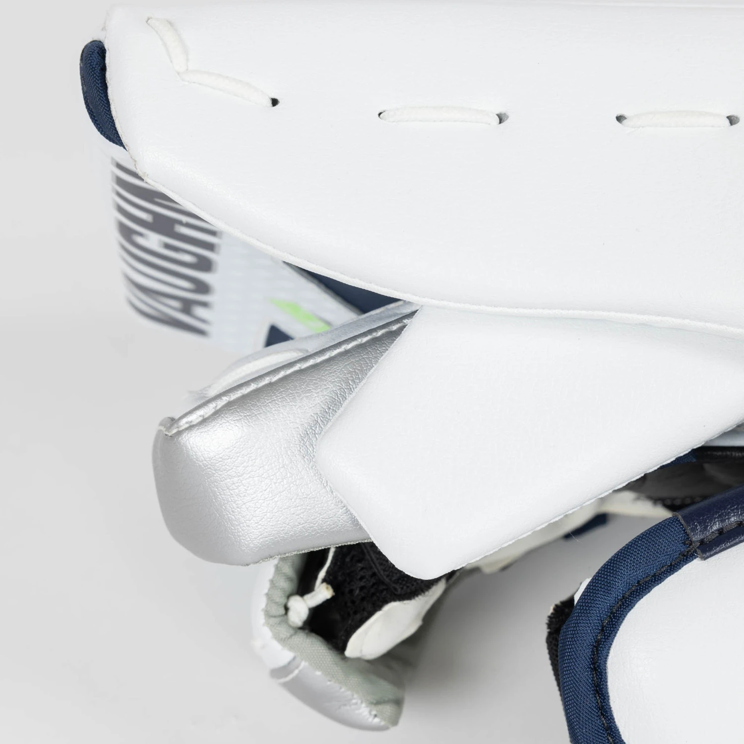 Vaughn Ventus SLR3 Pro Carbon Senior Goalie Blocker 5 Vaughn Ventus SLR3 Pro Carbon Senior Goalie Blocker - Image 5